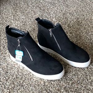 Women’s 9.5W Time & Tru Platform Wedge Sneakers